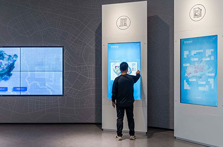 Show Room Digital Signage